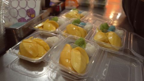 Mango sticky rice.jpg