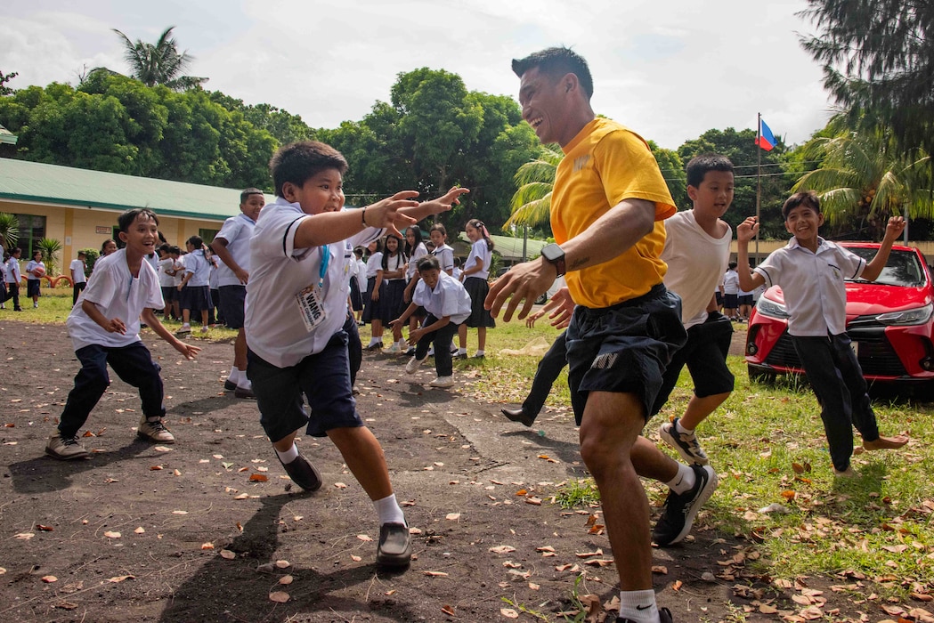 Pacific Partnership conducts a community outreach event at Arimbay Elementary School in Legazpi, Philippines.