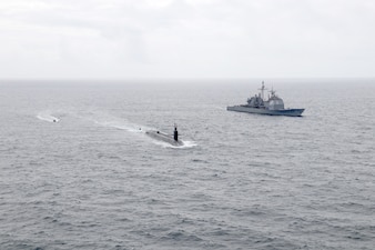 USS Normandy (CG 60) and USS Tennessee (SSBN 734) transit the Norwegian Sea.