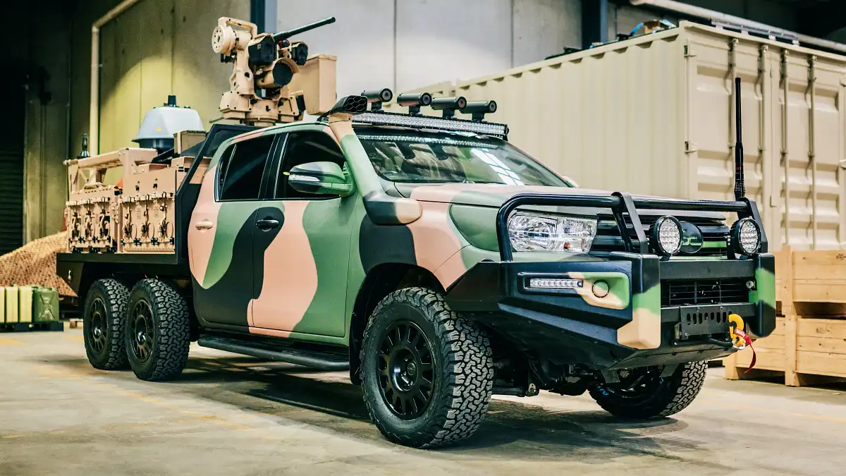 Toyota HiLux 6x6 prepares for war: Supacat MUV Hi-Load revealed