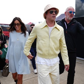 Brad Pitt s přítelkyní Ines de Ramon na Grand Prix.