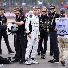 Brad Pitt natáčel během Grand Prix film F1.