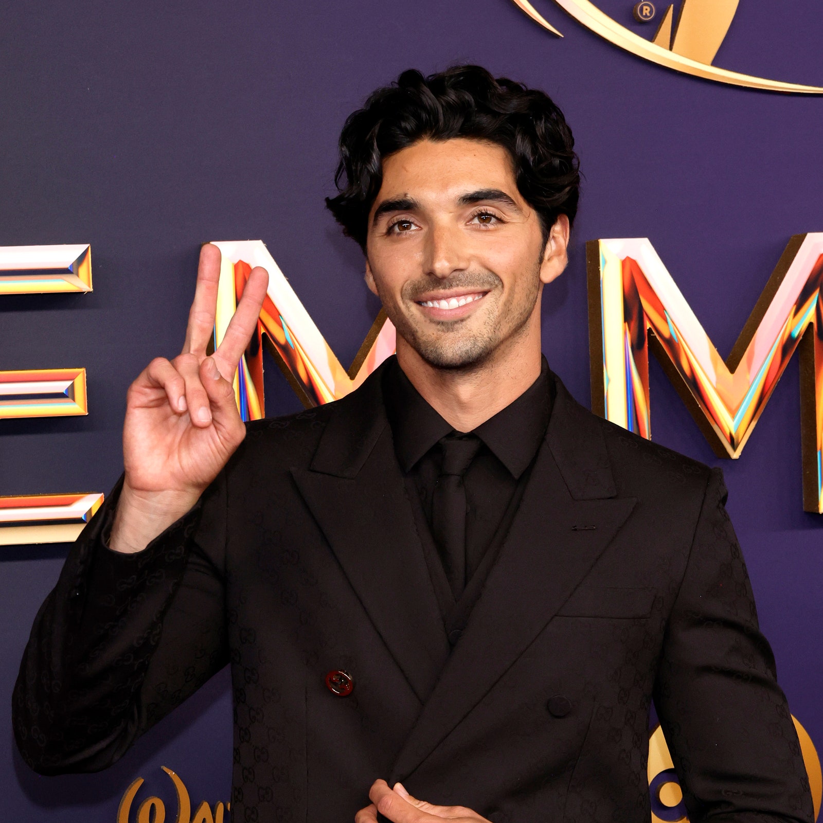 Taylor Zakhar Perez ha calcato il tappeto degli Emmy 2024 con l'unico abito autunnale di cui hai assolutamente bisogno