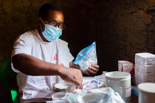 Patient Muhindo, MSF nurse, prepares to dispense the prescribed treatments to non-Ebola patients received in consultation by MSF staff in the village of Ikenge, in support of the teams at the local health centre, after a triage that allowed to rule out any possible suspected Ebola cases. Equateur Province, DRC, 22 October 2020.

***

Patient Muhindo, infirmier MSF, se prépare à délivrer les traitements prescrits aux patients non-Ebola reçus en consultation par les équipes MSF, au village d’Ikenge, en support des équipes du centre de santé local, après un triage permettant d’écarter d’éventuels cas suspects Ebola. Equateur, RDC, 22 octobre 2020.