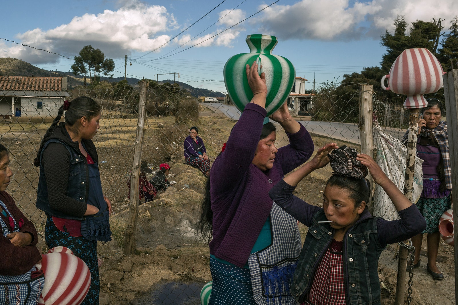 Women collect some water in the town of Agua Alegre.