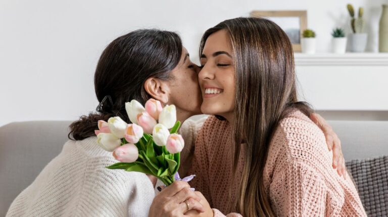 La emotiva campaña de Almacenes Tía para celebrar a mamá