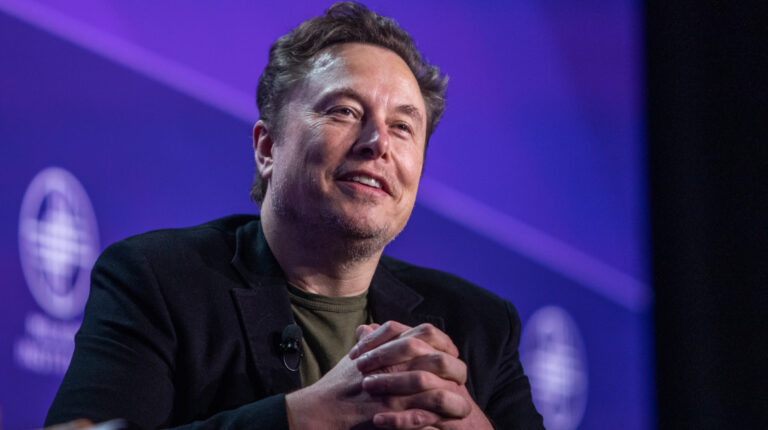 ¿Por qué Elon Musk amenaza con prohibir el uso del iPhone en sus empresas?