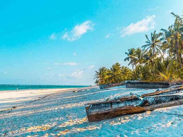 Safari et plage au Kenya