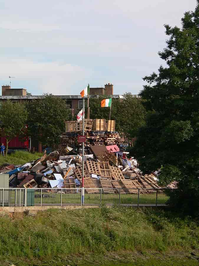 Det irske flagget brennes