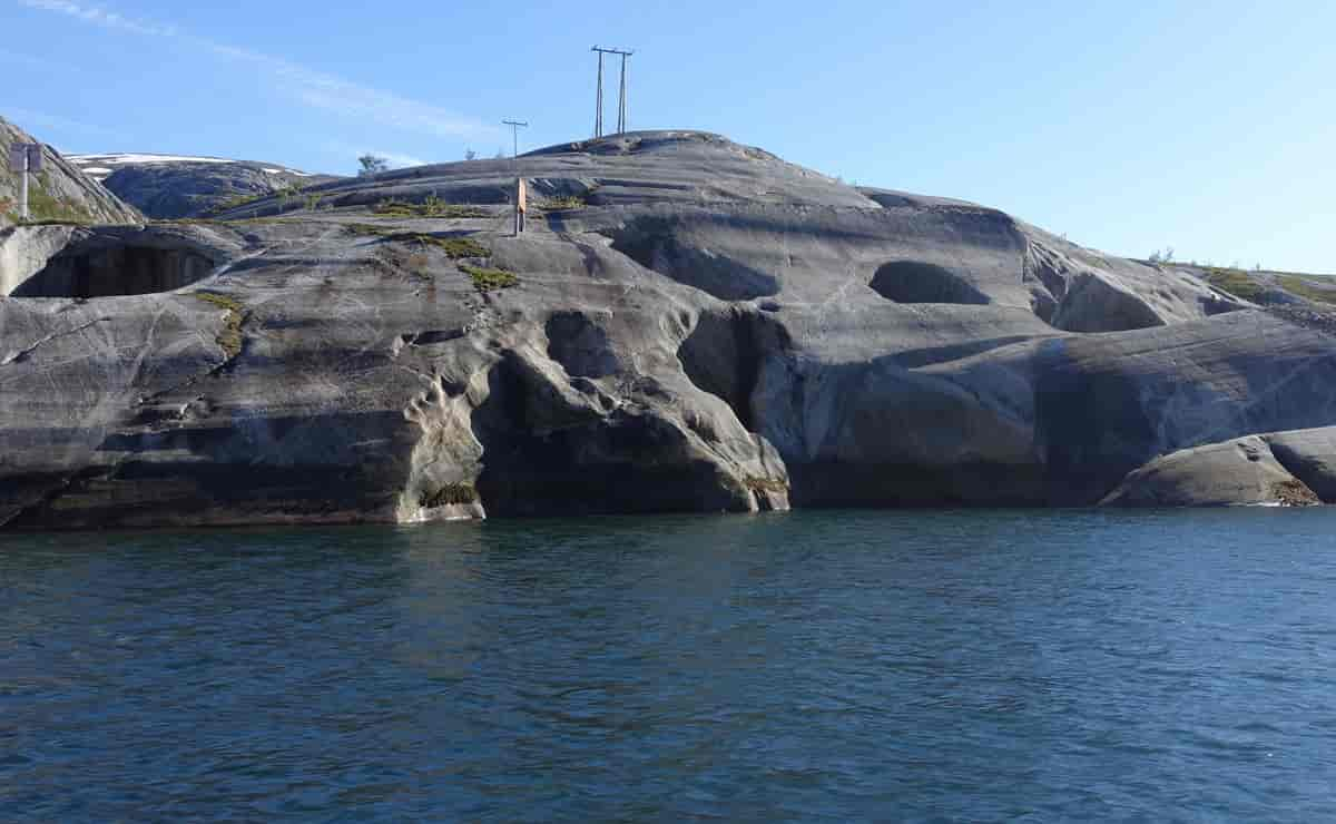 Jettegryter i Ferjesundet i Beiarfjorden, Nordland