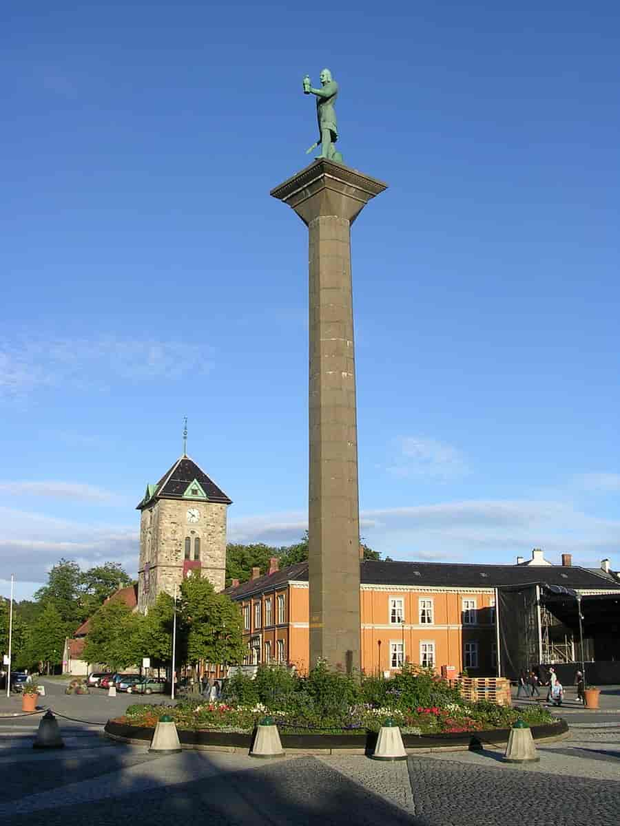 Olav Tryggvason-monumentet på Trondheim Torv