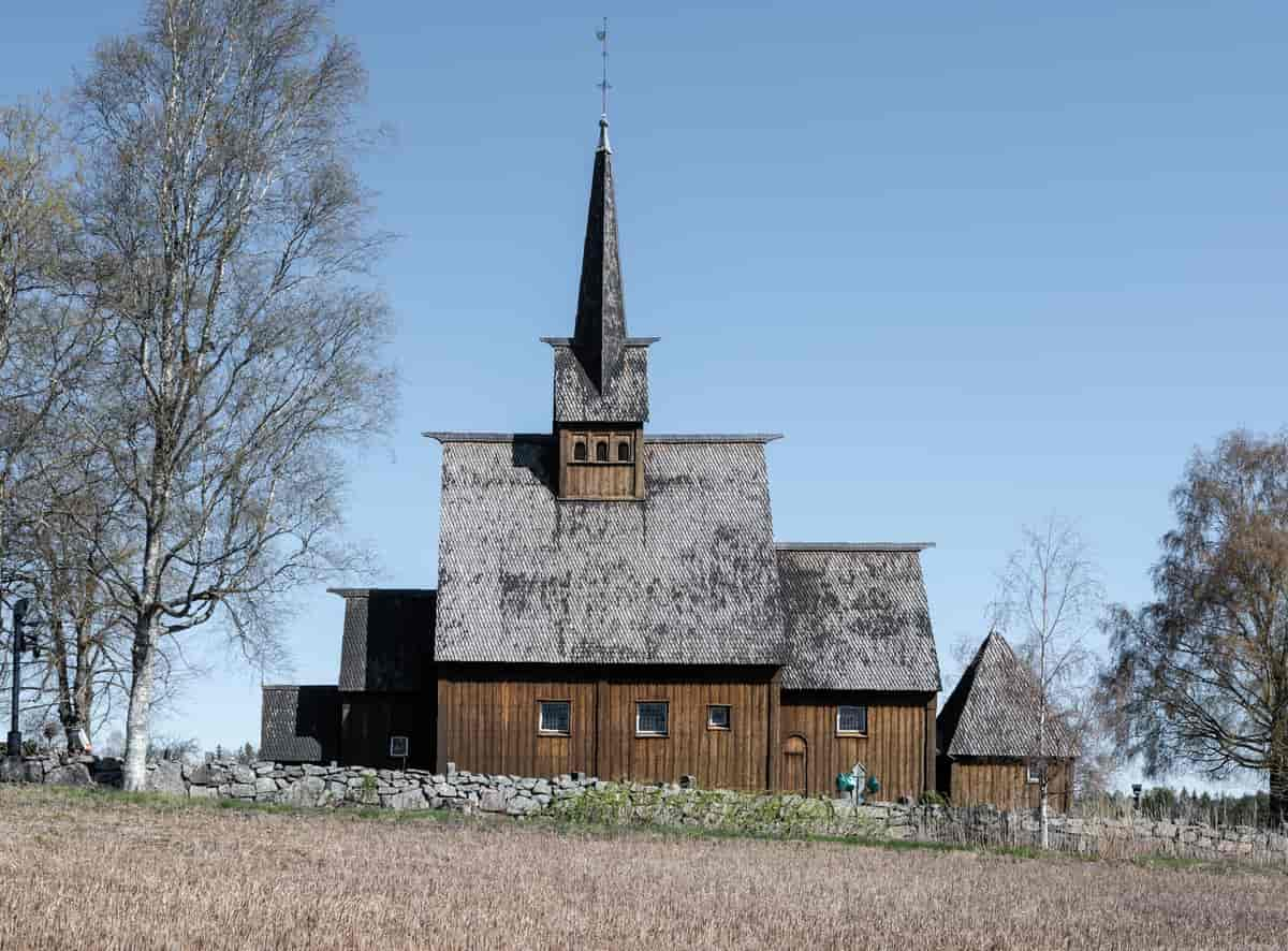 Høyjord stavkirke