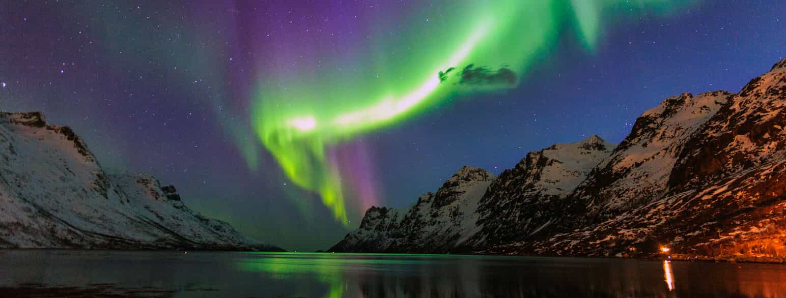 Ersfjord på Senja i nordlys