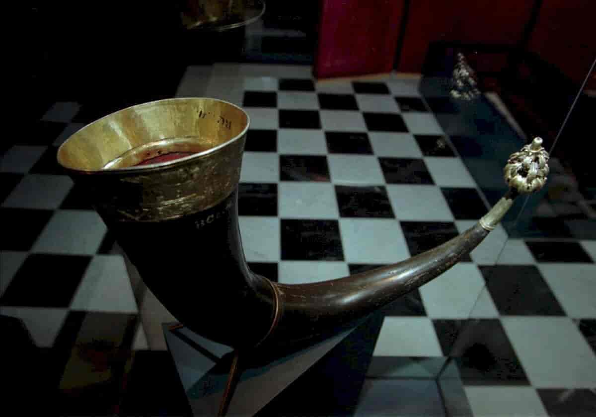 Drikkehorn med Bolt-slektas våpenskjold, som trolig har tilhørt erkebiskop Aslak Bolt