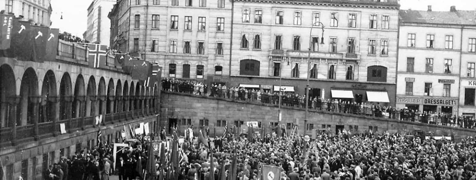 1. mai-markering på Youngstorget, trolig i 1930-årene