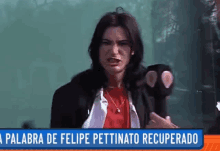 a woman is holding a microphone in front of a sign that says " la palabra de felipe pettinato recuperado "