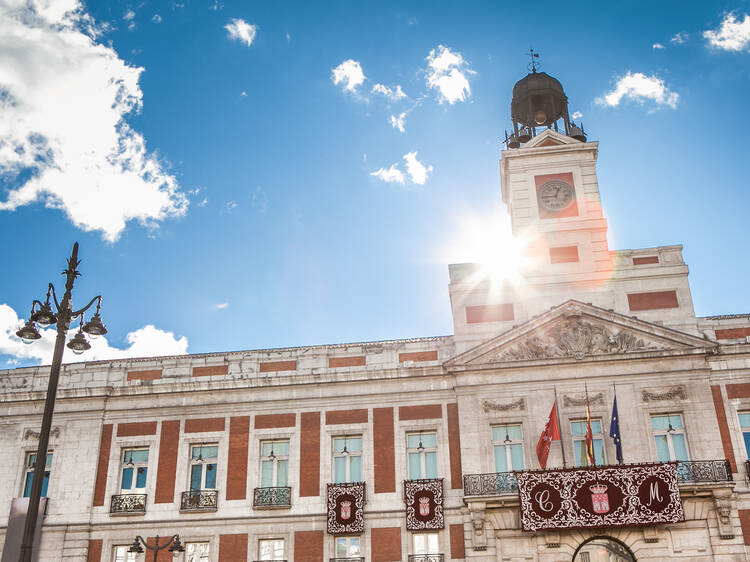 Madrid instalará por fin toldos en la Puerta del Sol (pero no será este verano)