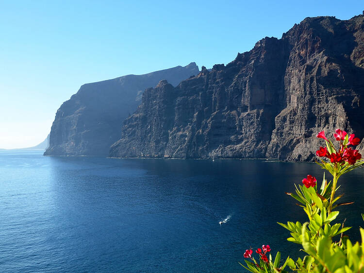 Stroll atop Los Gigantes