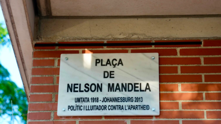 Un barrio de Barcelona dedica una plaza a Nelson Mandela