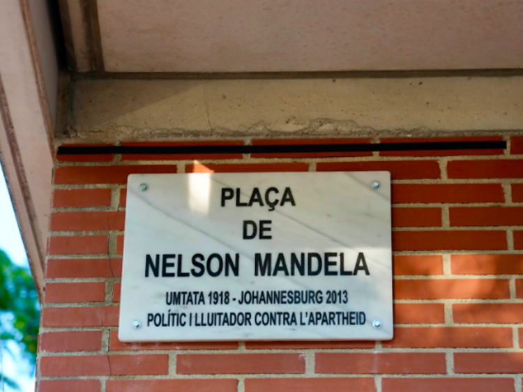 Un barrio de Barcelona dedica una plaza a Nelson Mandela