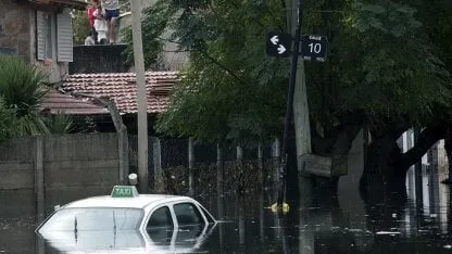 Newell´s y Gimnasia reciben donaciones para los afectados por el temporal