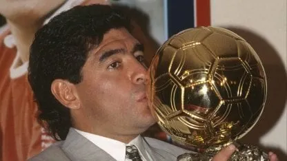 Los herederos de Maradona van a la justicia para frenar la subasta por el Balón de Oro de 1986