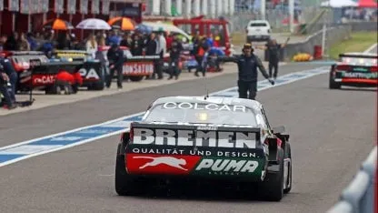 Auto de TC desde atrás en Termas