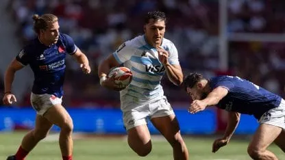 Los Pumas 7s ganaron dos partidos en un día y clasificaron a semifinales