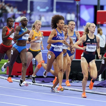 Jeux olympiques de Paris 2024: pourquoi les tenues des athlètes féminines sont-elles bien moins couvrantes?