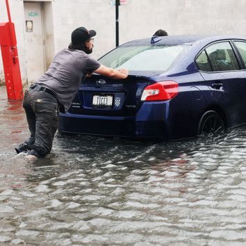 集中豪雨のニューヨークで洪水、歴史ある都市が容易に“水没”する時代がやってきた