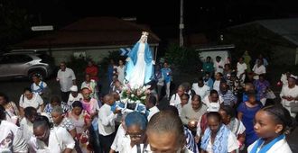 Les nombreux fidèles, heureux d'avoir pu vivre leur foi via cette neuvaine, moment fort de l'Église. 