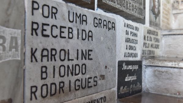  Placas de agradecimento no Convento da Penha