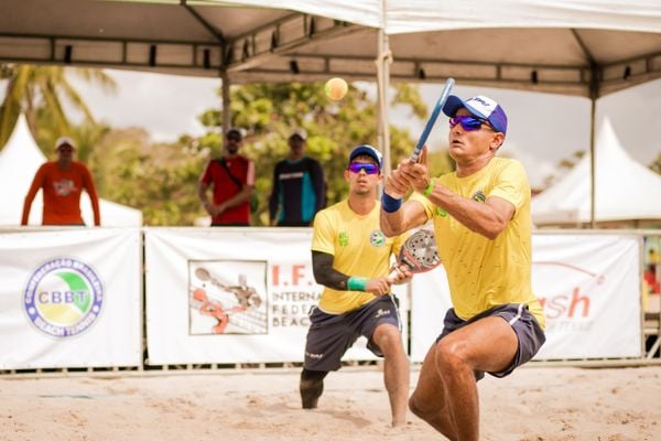 Beach tennis