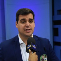 Debate na TV Alterosa: 'Não balizo minha campanha por pesquisa', diz Engler