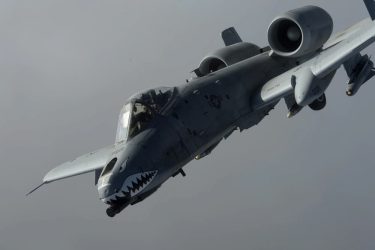 シミュレーターでA-10の訓練をするウクライナ軍パイロット