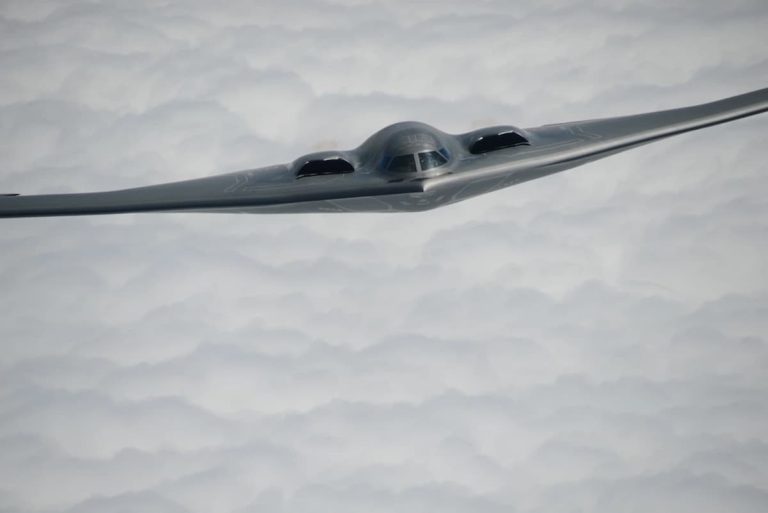 B-2ステルス戦略爆撃機がおそらく最後となるアップグレード契約を締結