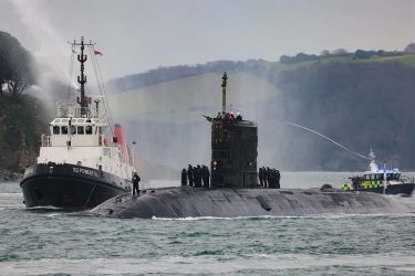 英海軍トラファルガー級潜水艦が最後の航海を終え、全艦退役へ