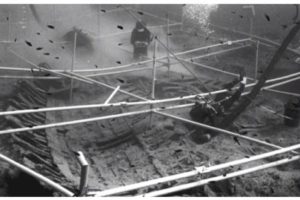 Recording the hull timbers on the seabed (Photo: Susan Katzev). REF4242