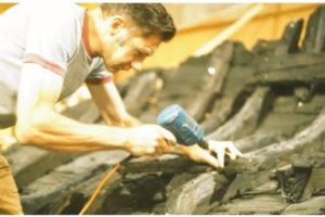 Steffy installing the timbers after treatment (Photo: Susan Katzev). REF4240