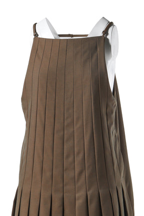 APRON PLEATS DRESS - GABARDINE / BRW