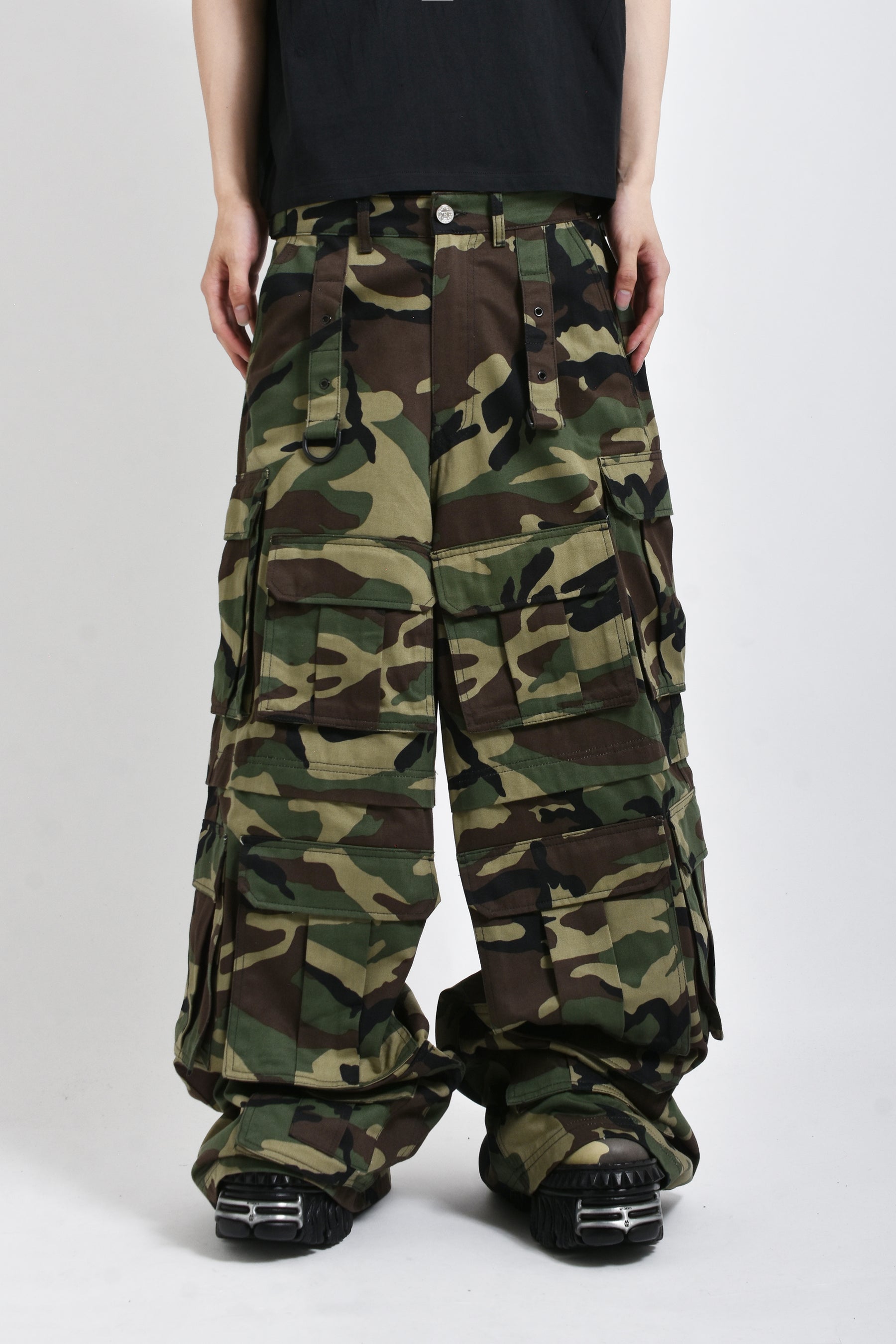 CAMO MULTIPOCKET CARGO PANTS / CAMO