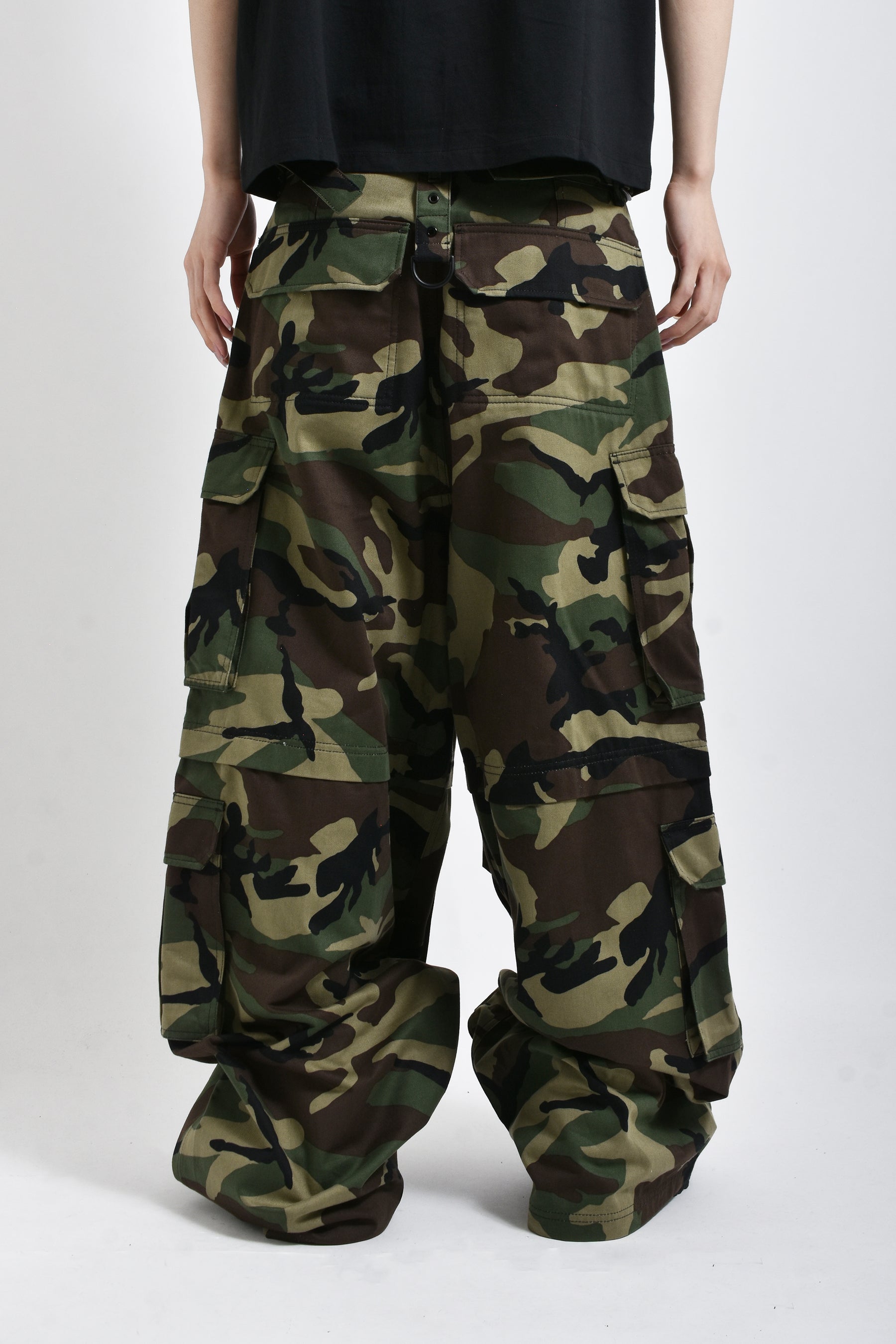 CAMO MULTIPOCKET CARGO PANTS / CAMO