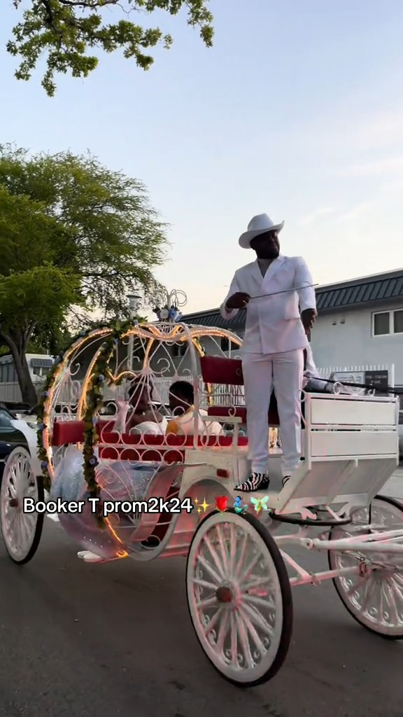 BOOKER T WASHINGTON HIGH SCHOOL PROM