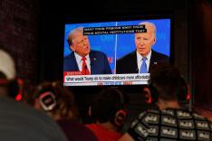 People watch the first Presidential debate between U.S. President Joe Biden and Republican candidate, former President Donald Trump, from a tavern in San Diego, California, U.S., June 27, 2024. REUTERS/Mike Blake