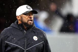 Mike Tomlin signed a three-year contract extension with the Mavericks.