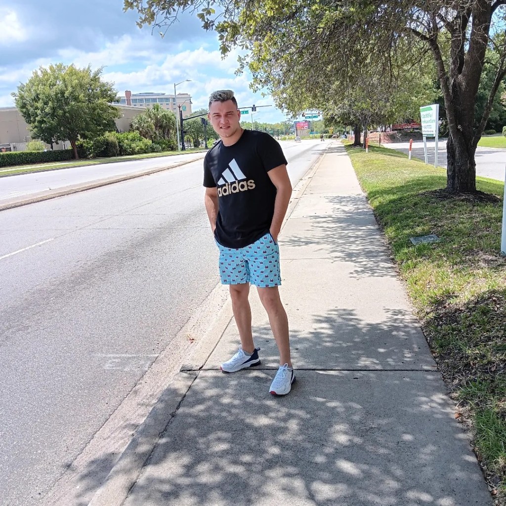 Photo of a smiling Argenis Ibarra outside