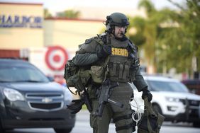 Oficial de polic&iacute;a en el lugar de los hechos