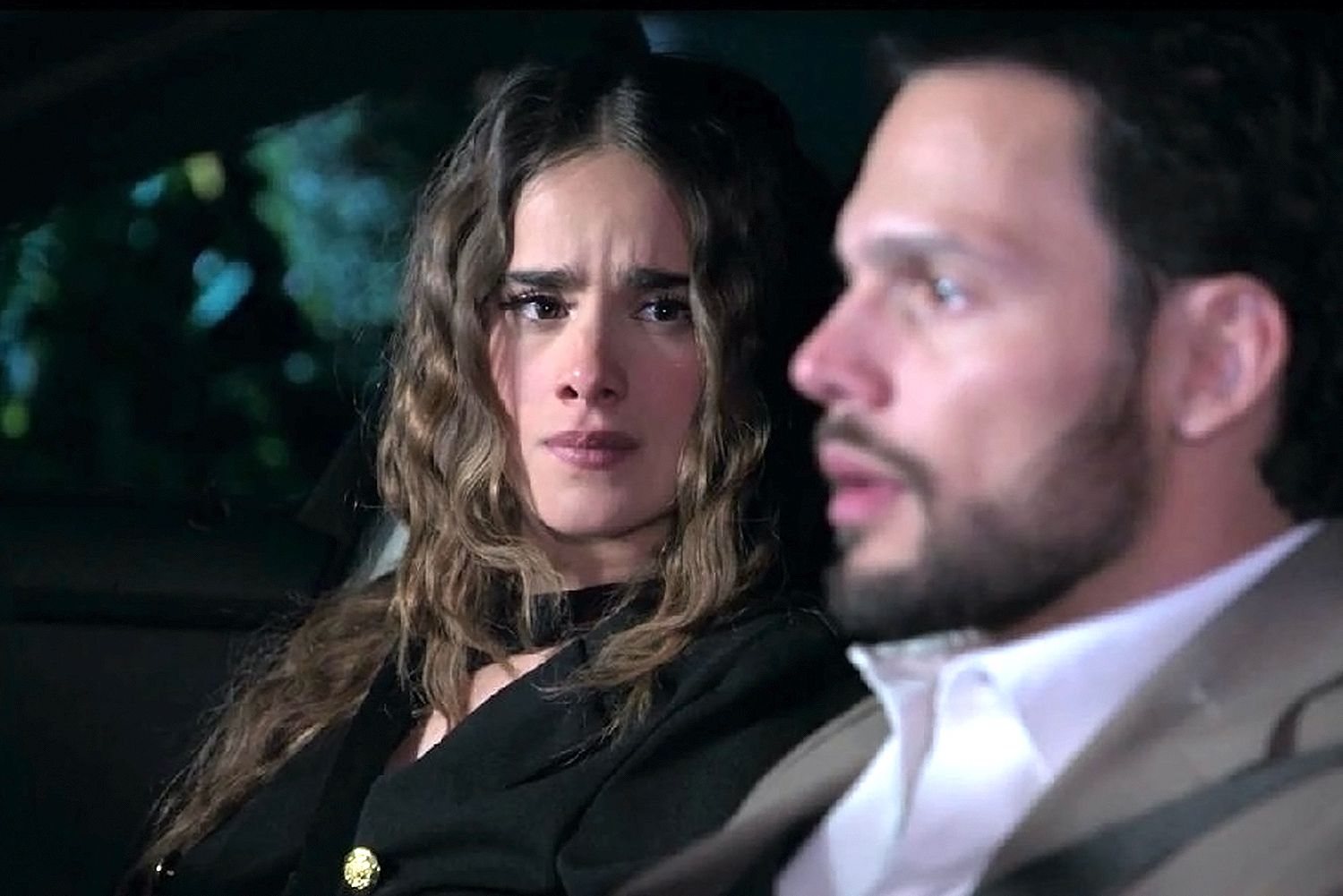 Gala Montes y Emmanuel Palomares en una escena del primer capÃ­tulo de la telenovela "Vivir De Amor