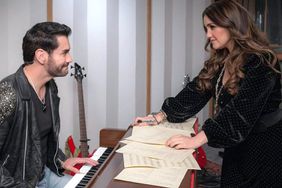 Dulce María y David Zepeda en una escena de la telenovela "Pienso En Ti