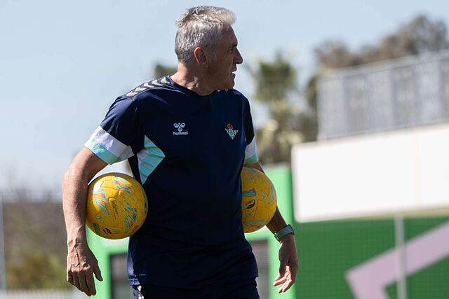 Joseba Aguirre durante un entrenamiento con el Betis / Real Betis